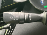 ワイパー操作も直感的で使いやすいレバー。雨天時でも安心して運転をお楽しみいただけます。