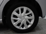 ホイールは車のデザインにマッチした専用タイプです。