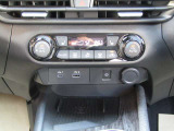 オートエアコン搭載!ワンタッチで車内温度を一括管理できます!!