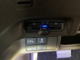 【ETC車載器】カードを挿すだけで準備完了。支払い待ちの渋滞を横目に、スマートに目的地へ向かえます。今の時代のドライブには欠かせない相棒です。利用には、車両情報を登録する別途セットアップが必要です。