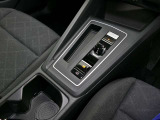 トランスミッションはギヤチェンジの切れ目がない滑らかな加速を実現する新世代「DSG」を搭載。