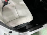 痛みの出やすい運転席シートの角、フロアマット、座面、ともに良好です
