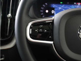 前方車を自動追従するアダプティブクルーズコントロールに加え、ステアリング操舵も行う進化型クルーズ『パイロットアシスト』を搭載。車体を車線内へと適正に維持しつつ先行車を忠実に追従します。