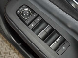 電動格納式ドアミラー・パワーウインドウを装備しています。
