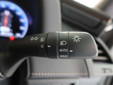 周囲が暗くなると自動でヘッドライトを点灯するオートライト機能付き。周囲が明るくなると自動で消灯します。