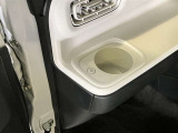 こんなところにもドリンクホルダーが!気遣いがきいてます!