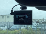 ドライブレコーダー付きです!!映像・音声などを記録する車載装置です。 もしもの事故の際の記録はもちろん、旅行の際の思い出としてドライブの映像を楽しむことができます!!