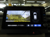 障害物との距離が近づくにつれてドライバーに警告音でお知らせするパーキングセンサー。快適ドライブをサポートしてくれる安心装備です。