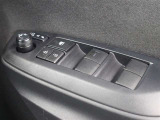 運転席からも操作可能な全席パワーウィンドウが装備されています。