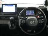 運転にかかわる様々な操作を安全に行えるように視点移動が少なく、操作性に配慮されたスイッチ類が凝縮されたコクピットです。