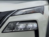 【LEDヘッドランプ】鮮やかな白色光で、クリアな視界を確保するLEDヘッドランプ装備