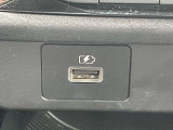 充電端子が装備されていますので車内でスマートフォンなどの充電が可能です。