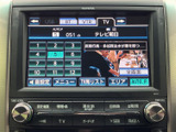 様々な情報を表示できるモニター画面。車両情報や設定変更も簡単に行えます。運転に必要な情報をしっかり確認できます。視認性の高い画面です。