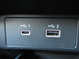 USB充電専用電源ソケットも付いています。モバイル機器などの充電専用