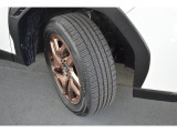 タイヤサイズは225/55R18です。