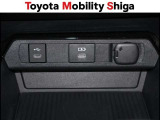 アクセサリーソケットやUSB接続など外部機器接続も充実しています。