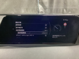 フォワードセンシングカメラで認識した交通標識をディスプレイに表示し、交通標識の見落とし防止を図り、安全運転を支援します。