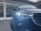 鋭く前方を照らす、LEDヘッドライト。遠くまで視界が開けることで、より安心したストレスのない走行を、提供してくれます。ライトの寿命が長いこともLEDライトの特徴です。