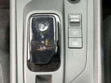 シフトレバーは上下に動かしてシフトチェンジします。