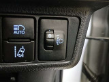 積載時に後ろが下がってライトが高くなったことによる相手車への眩惑を防止する焦点調整ができます