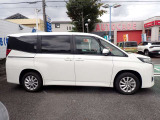 国の指定を受けた自社工場で、整備士が車検と点検整備を行っております。