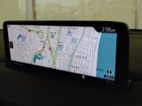 マツダコネクトの10.25インチワイドセンターディスプレイです。『Android Auto』『Apple CarPlay』や独自のコネクテッドサービスに対応したインターフェイスシステムです。