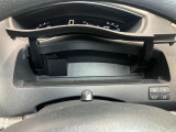 運転席からすぐ手が届く収納ボックス★サッと取り出したい小物を収納しておくと便利です!