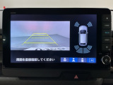 リバースギアに入れるだけで後方の表示へ切り替わります。夜間や雨の日の駐車も楽になりますよ。