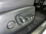 パワーシート搭載。微妙な調整が手軽にでき、ピッタリのポジションで運転することが可能です。