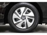 純正のホイールカバーが足元を飾ります!サイズは185/65R15になります!