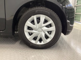 足元が整っていると、車全体がすっきりとした印象になります。丁寧に清掃を済ませており、気持ちよく乗り出せる状態です。まずは実車の雰囲気をご覧ください。