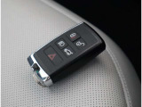 【イモビライザー】 専用キー側のIDコードと車両側のIDコードを照合し、一致すればエンジンを始動させることができる盗難防止機能。