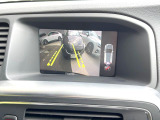 【パークアシスト・カメラ】駐車時に後方がリアルタイム映像で確認できます。大型商業施設や立体駐車場での駐車時や、夜間のバック時に大活躍!運転スキルに関わらず、今や必須となった装備のひとつです!