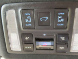 電動スライドドアは運転席から開閉可能です。