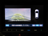 リヤカメラを装備しています。パーキングセンサーも装備しています。駐車時や後退時に後方を確認出来て便利です。
