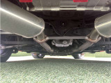 納車前にお車を持ち上げて入念に点検いたします。
