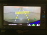 バックでの車庫入れも安心です!リアカメラが付いているバックモニター付のナビを装備しております。操作線もついており距離感も画面から確認できます。
