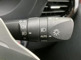 操作しやすいウインカーレバーで、安全な車線変更をサポートします。オートリターン機能も搭載し、運転操作をスムーズに行えます。直感的な操作感です。