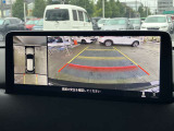 360&deg;ビューモニターでは、両サイドとフロント、バックカメラの合成で、あたかも上空から見下ろした様に周囲を確認して頂けます。駐車場だけでなく、T字路等でも活躍のアイテムです!