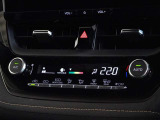 車内を快適に、オートエアコンを装備しています。