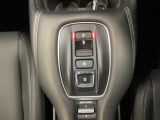 【電子制御パーキングブレーキ】指先で操作が簡単。スイッチを引くだけでパーキングブレーキの操作が可能です。