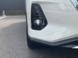 【LEDフォグランプ】霧や雨などの悪天候時に視界を確保するために自動車に取り付けられる補助灯です。ハロゲンなどの従来の光源と比べて明るく、視認性や安全性を向上させます!!
