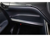 インパネテーブル装備!車内での小物などを一時的に置くとき利用できます。