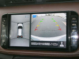 ★アラウンドビューモニター★車両の上空から見下ろすような映像で全方向見れるので、車庫入れが楽になります!