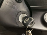 イグニッションキーです。鍵を挿し込んでぐるっと時計回りに回すとエンジンが始動できます。