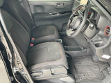 フロントシートです!!セパレートシートなのでお尻をしっかりホールド!!スポーティな運転にも最適です!!