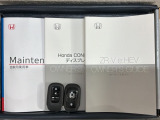 スマートキーは鍵をバッグに入れたままでもドアロックの開閉やエンジンのON・OFFができます。夜間や雨の日も鍵を探さなくて良いので便利です。