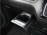 ◆ドリンクホルダー◆手の届きやすい場所にドリンクホルダーがあり、とても便利です。