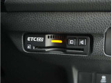 ◆ETC2.0装着◆進化したドライブ体験。料金収受システムだけだったETCが生まれ変わって、高速道路を賢く使うETC2.0に進化しました。多彩な情報サービスが便利で快適なドライブ体験を提供します。