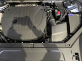 当店の認定中古車(VOLVO APPROVED CAR)はメーカー基準の車齢・走行に応じた内外装・機関の176項目もの項目に厳密な点検を実施。すべての基準を満たした自信を持ってお届けする中古車です。